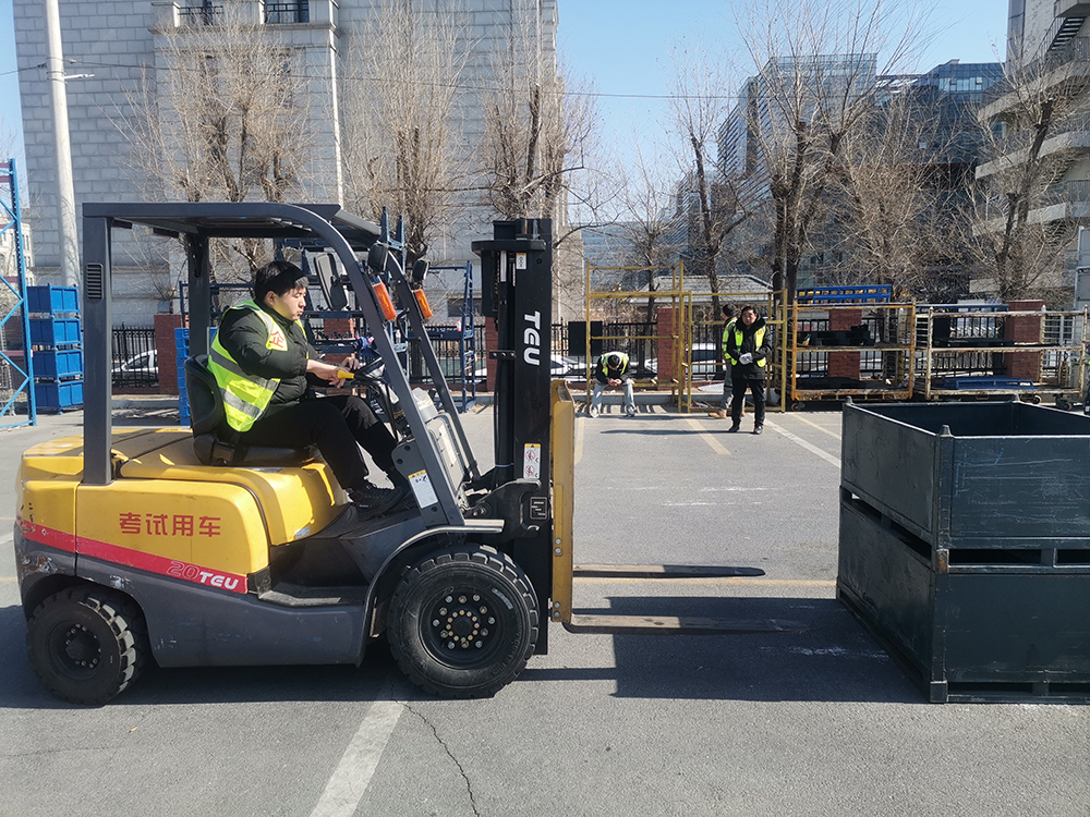 叉车考试需要准备什么 叉车考试需要准备什么