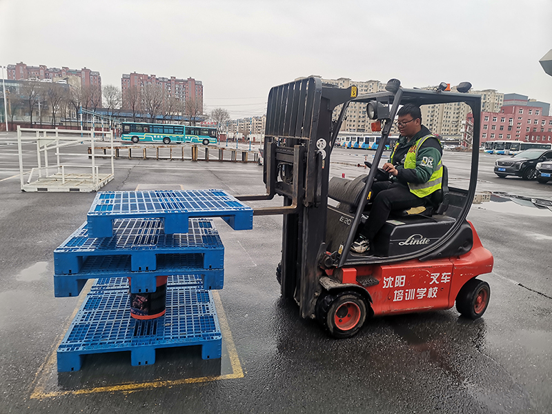 沈阳学叉车培训考试证包过吗？